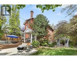 719 VICTORIA AVENUE - 39