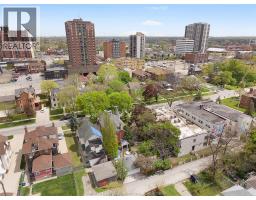 719 VICTORIA AVENUE - 46