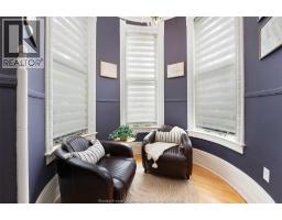 719 VICTORIA AVENUE - 9