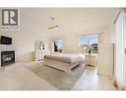 1075 STONEYBROOK - 28
