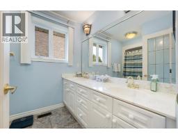 1075 STONEYBROOK - 33