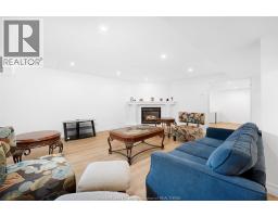 1075 STONEYBROOK - 36