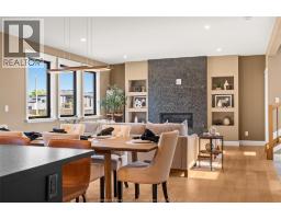 2572 MAYFAIR - 15