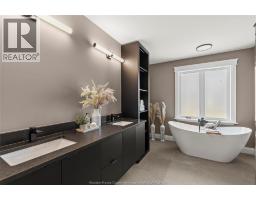 2572 MAYFAIR - 24