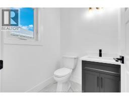 245 CHARLES - 16