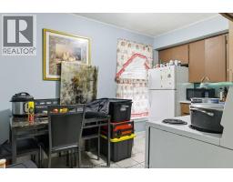 1453-1455 WYANDOTTE STREET - 28