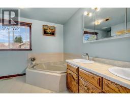 2862 MANGIN CRESCENT - 35