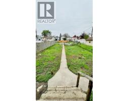 859 PIERRE AVENUE - 39