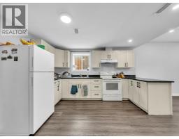 776 University Ave E - 25