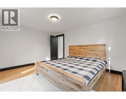 2163 VICTORIA - 29