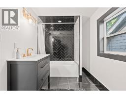 2163 VICTORIA - 30