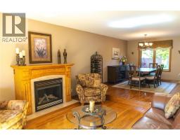 6335 AINSLIE AVENUE - 12