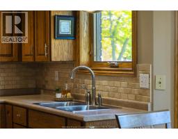 6335 AINSLIE AVENUE - 8