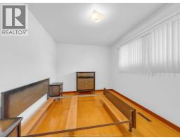 14 Roger STREET - 18