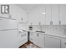 1578 DOUGALL AVENUE - 37
