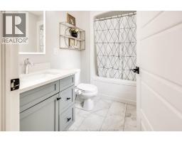 257 ROBINSON AVENUE - 22