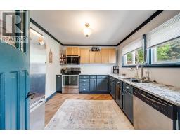 8 SARAH STREET - 13