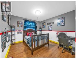 9 Lyle STREET - 16