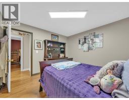 9 Lyle STREET - 19