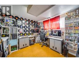 10 PHYLLIS AVENUE - 36