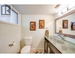 10 PHYLLIS AVENUE - 38