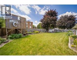 10 PHYLLIS AVENUE - 48