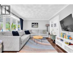 1570 LAURIER DRIVE - 8