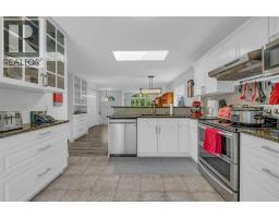 429 McLellan AVENUE - 11