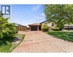 1320 HANSEN CRESCENT - 3