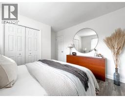 276 FAIRWAY CRES - 24