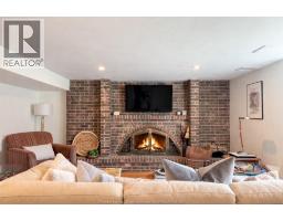 276 FAIRWAY CRES - 30