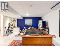 276 FAIRWAY CRES - 34