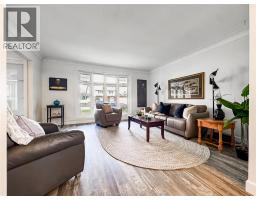 276 FAIRWAY CRES - 7
