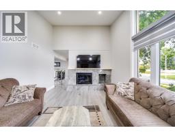 2405 ROXBOROUGH BOULEVARD - 10