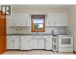 1226 SURREY DRIVE - 10