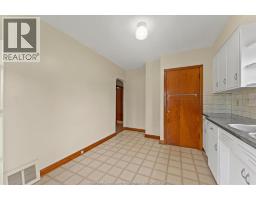 1226 SURREY DRIVE - 11