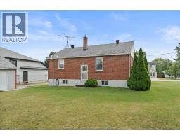 1226 SURREY DRIVE - 23