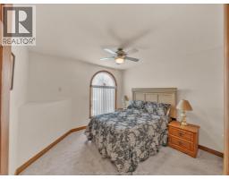 89 Peter AVENUE - 12