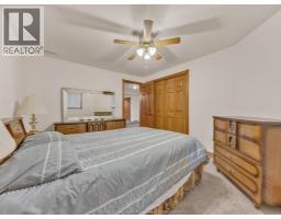 89 Peter AVENUE - 23