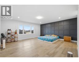 37 KINGSBRIDGE DRIVE - 19