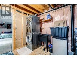 7 Stockwell CRESCENT - 34