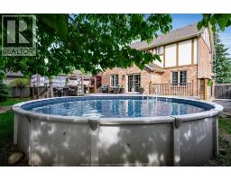 7 Stockwell CRESCENT - 39