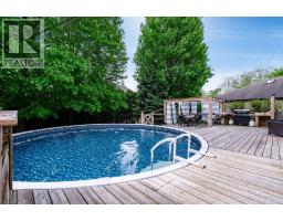 7 Stockwell CRESCENT - 43