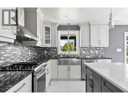 7370 GARNET CRESCENT - 13