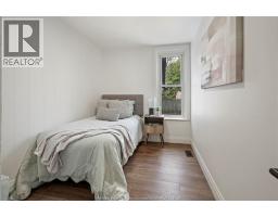 136 Adelaide STREET South - 24