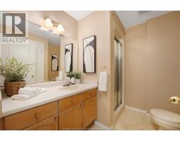 906 BAYVIEW AVENUE - 32