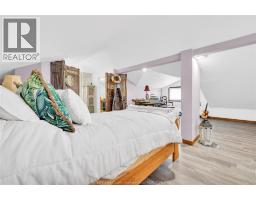823 LAWRENCE - 16