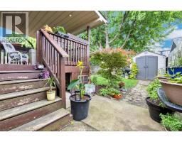 823 LAWRENCE - 29