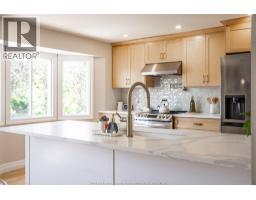 384 AMBERLY CRESCENT - 16