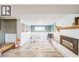 384 AMBERLY CRESCENT - 33